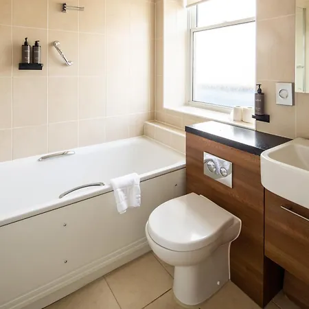 The Moorings & Restaurant 4*