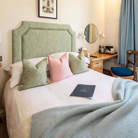 Hotel The Moorings & Restaurant