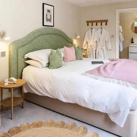 The Moorings & Restaurant 4*
