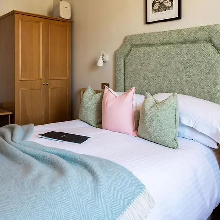 The Moorings & Restaurant Szálloda