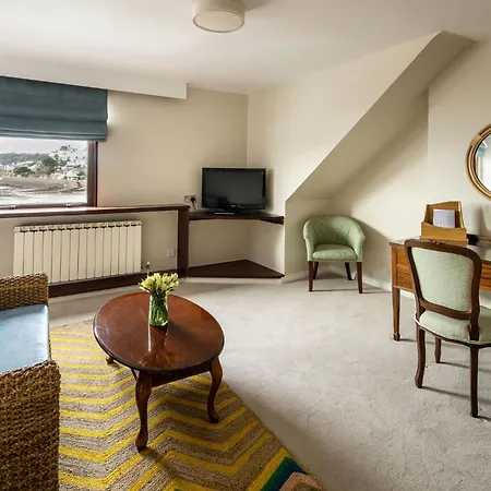 The Moorings & Restaurant Otel