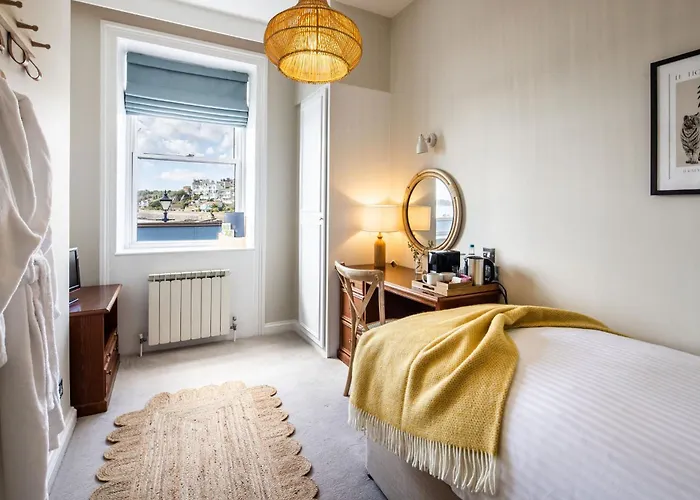 The Moorings & Restaurant Hotel 4*