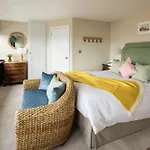 Hotel The Moorings & Restaurant