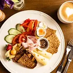 Hotel The Moorings & Restaurant