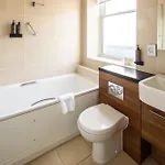 The Moorings & Restaurant 4*