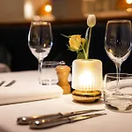 The Moorings & Restaurant 格雷