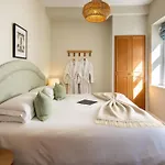 The Moorings & Restaurant Hotel 4*