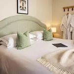 The Moorings & Restaurant 酒店 4*