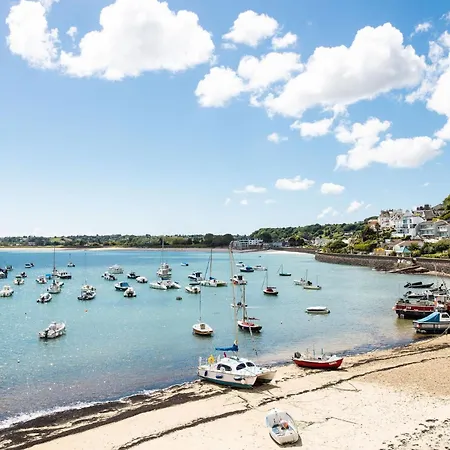 The Moorings & Restaurant 4*