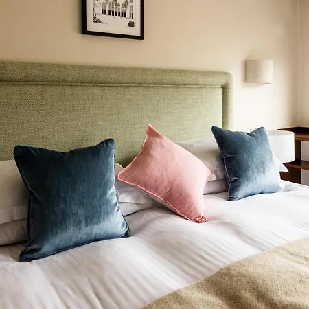 The Moorings & Restaurant 3*